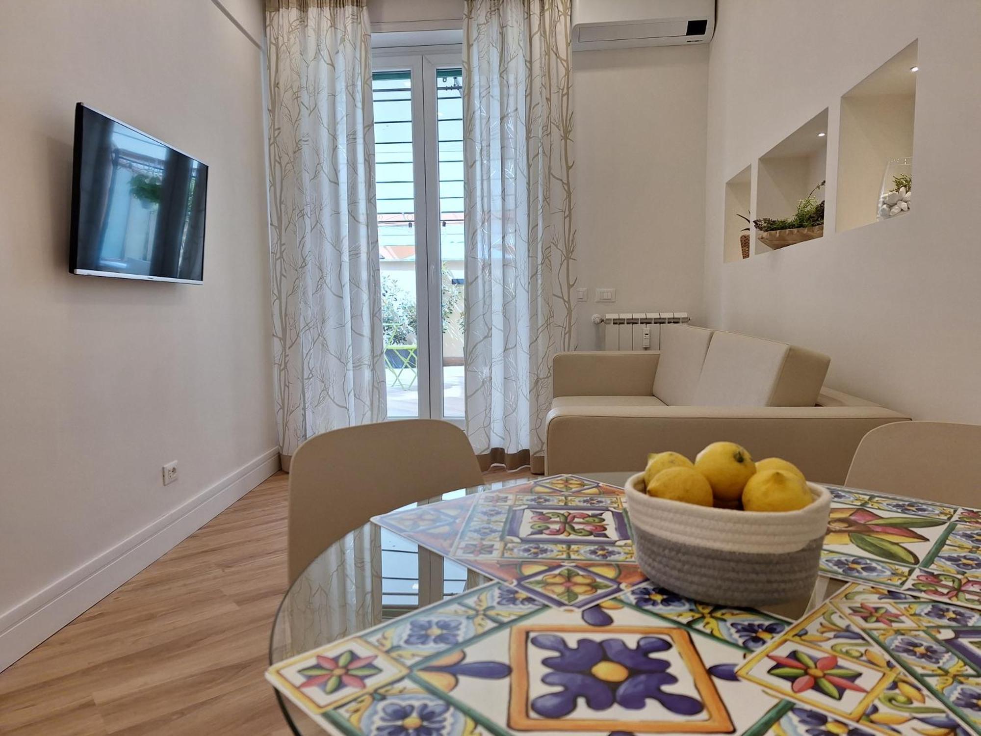 Peaceful 2 Bedrooms With Patio, Near Metro A Apartment Rom