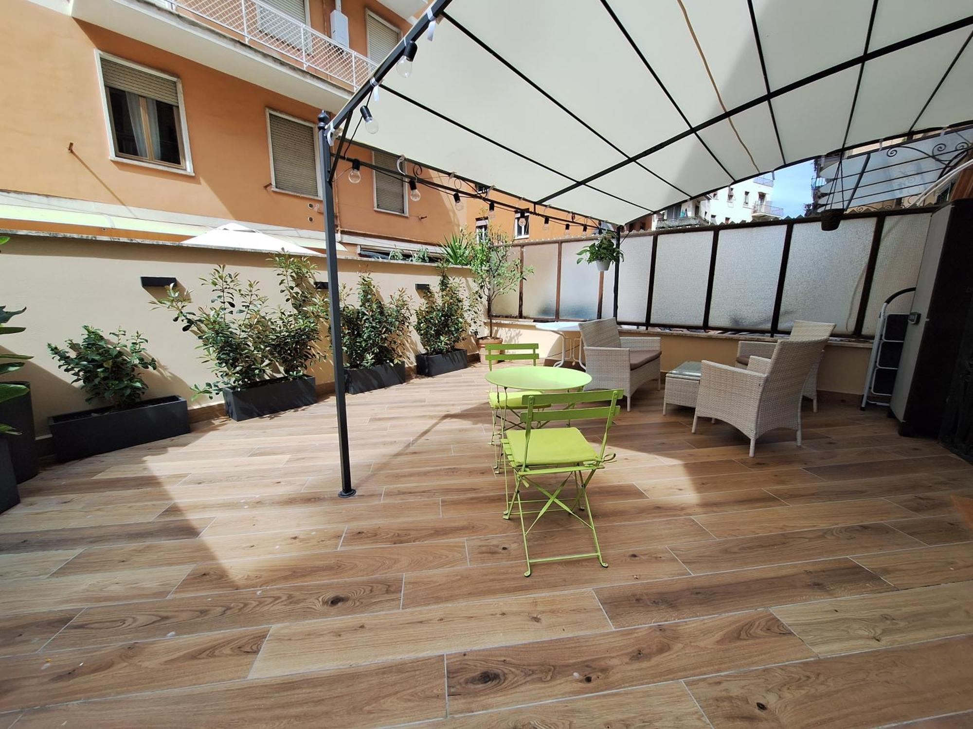 Peaceful 2 Bedrooms With Patio, Near Metro A Apartment Rom