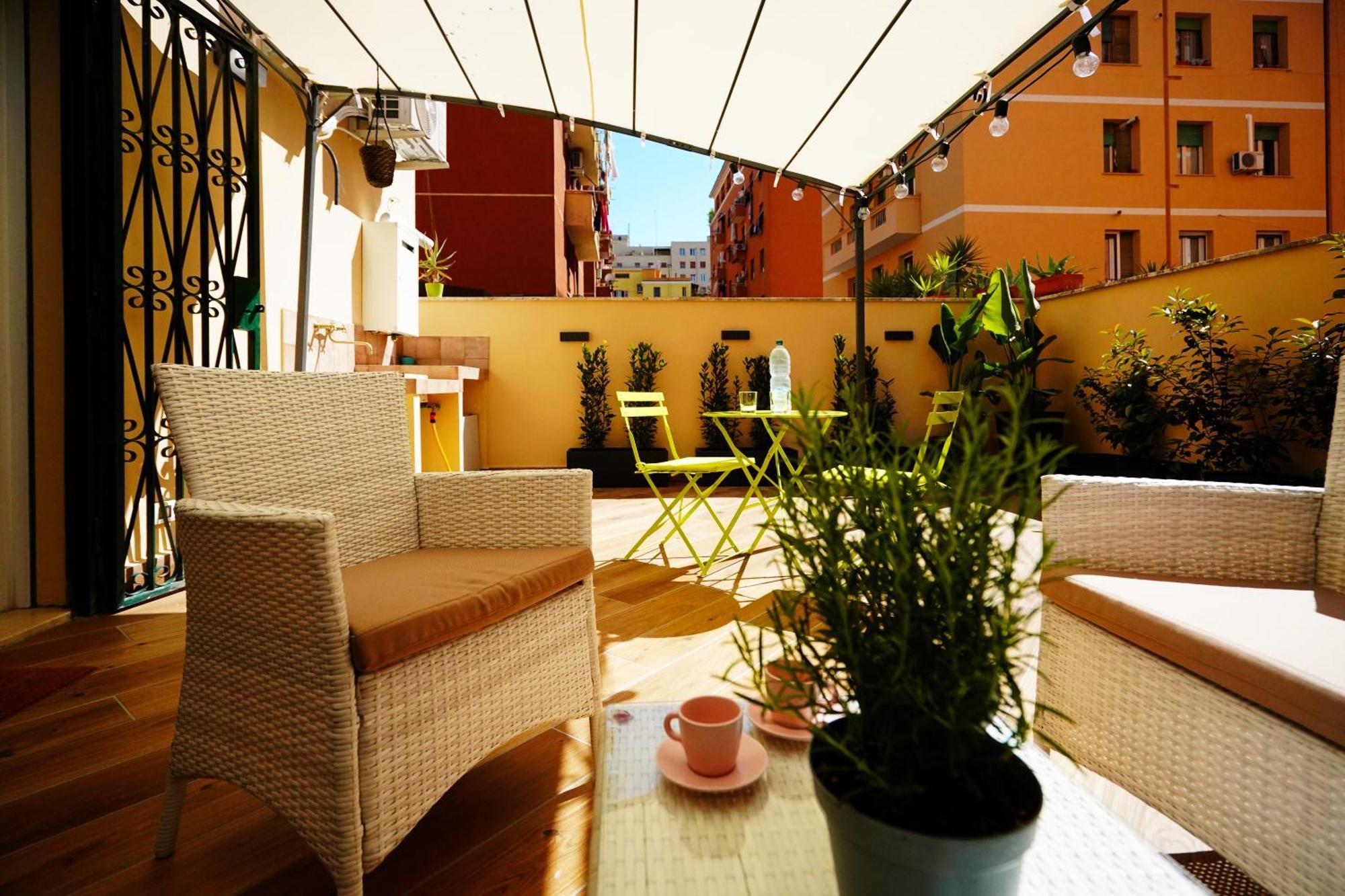 Apartment Peaceful 2 Bedrooms With Patio, Near Metro A Rom