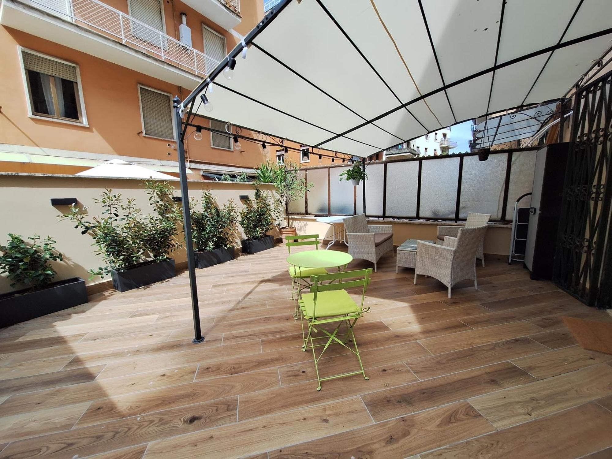 Peaceful 2 Bedrooms With Patio, Near Metro A Lägenhet *