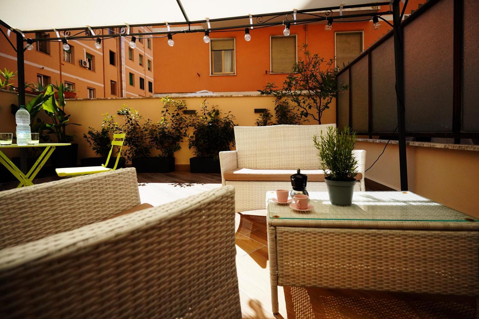 Lägenhet Peaceful 2 Bedrooms With Patio, Near Metro A Rom